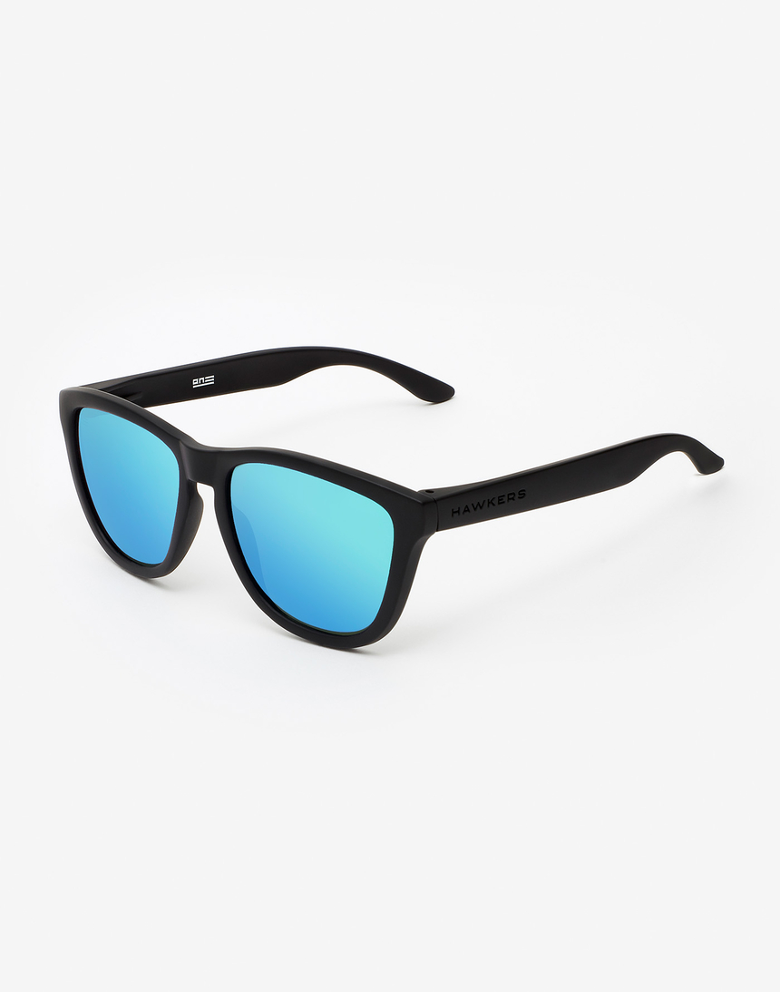 Hawkers Polarized Carbon Black Clear Blue One master image number 2.0