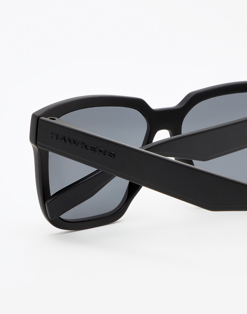 Hawkers Polarized Carbon Black Dark Motion master image number 5.0