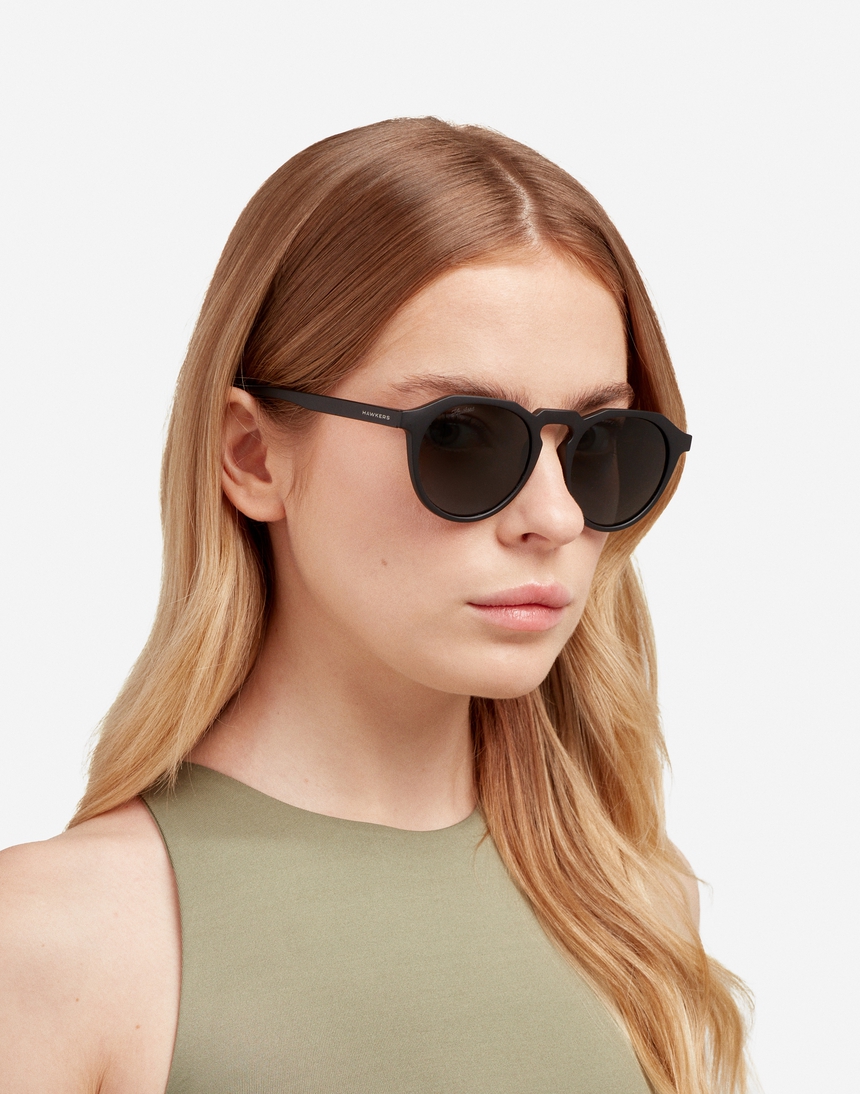Hawkers Polarized Carbon Black Dark Warwick master image number 6.0
