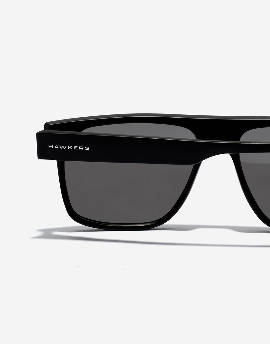 Hawkers CHEEDO - POLARIZED CARBON BLACK master image number 5.0