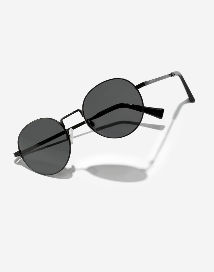 Hawkers MOMA - POLARIZED MATTE BLACK master image number 3.0
