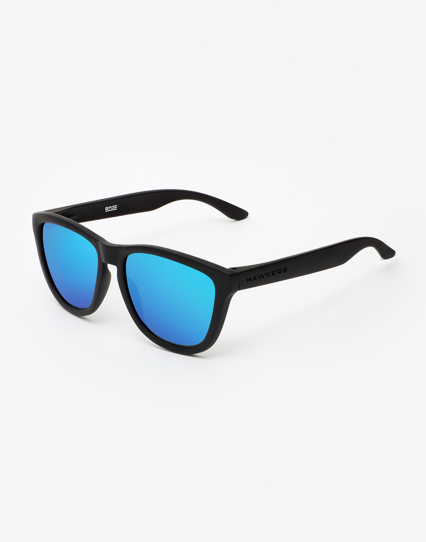 Hawkers Polarized Carbon Black Sky One master image number 1