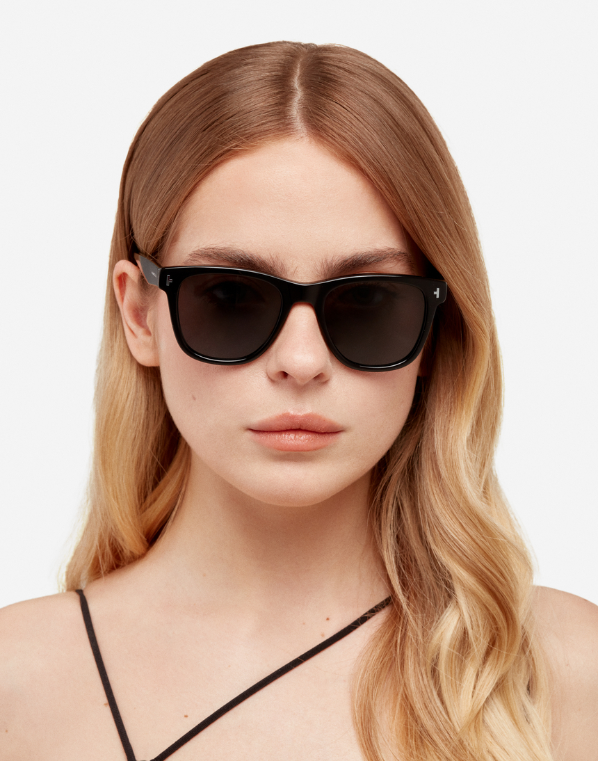 Hawkers ONE PAIR - POLARIZED BLACK DARK master image number 8.0