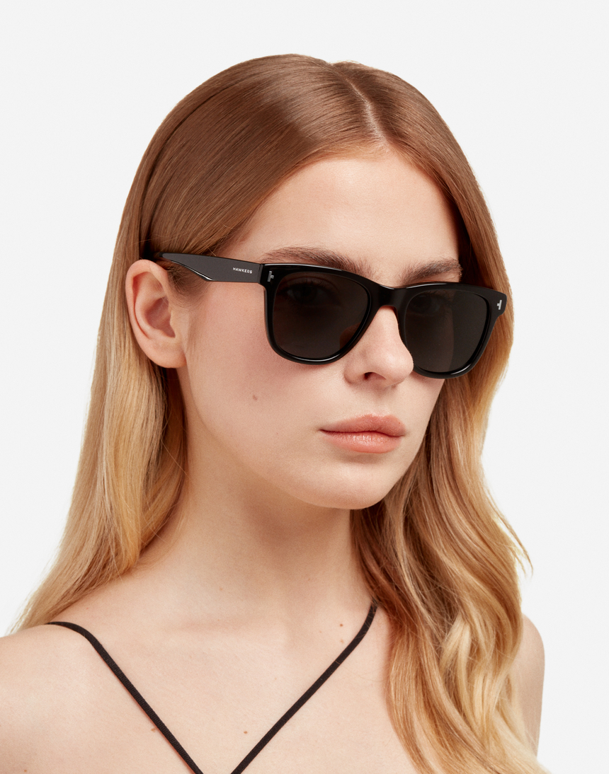 Hawkers ONE PAIR - POLARIZED BLACK DARK master image number 6.0