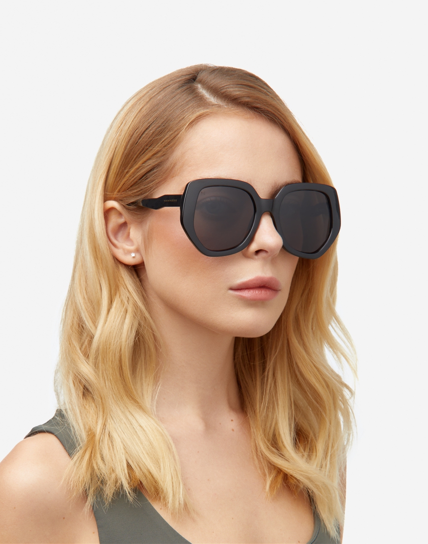 Hawkers MIA - POLARIZED BLACK DARK master image number 6.0