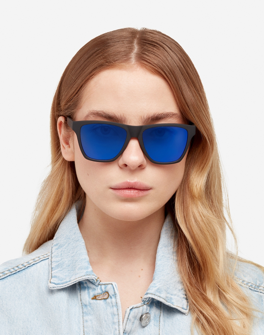 Hawkers Polarized Rubber Black Sky ONE LS master image number 8.0