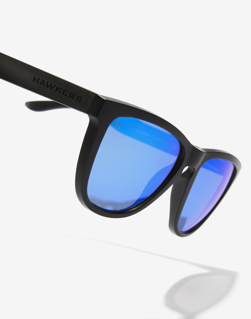 Hawkers ONE RAW - POLARIZED BLACK CLEAR BLUE master image number 5.0