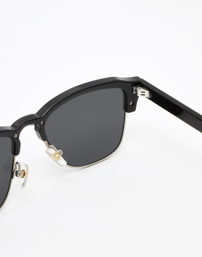 Hawkers NEW CLASSIC - POLARIZED DARK master image number 2