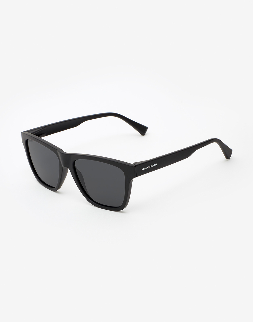 Hawkers Polarized Carbon Black Dark ONE LS master image number 2.0
