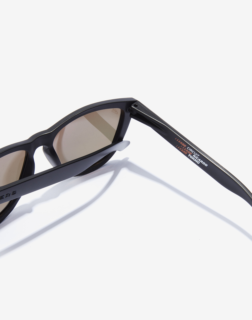 Hawkers ONE RAW - POLARIZED DAYLIGHT RICARDO TORMO master image number 4.0