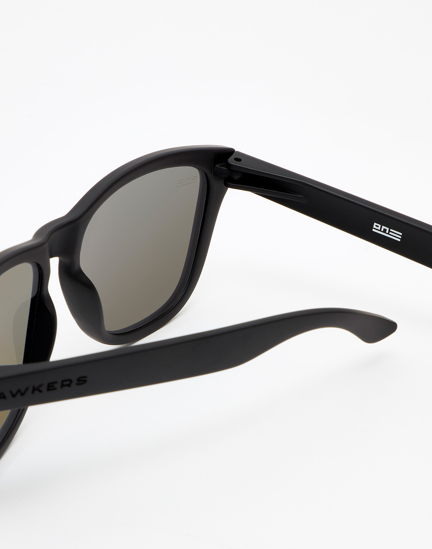 Hawkers Polarized Carbon Black Clear Blue One master image number 3