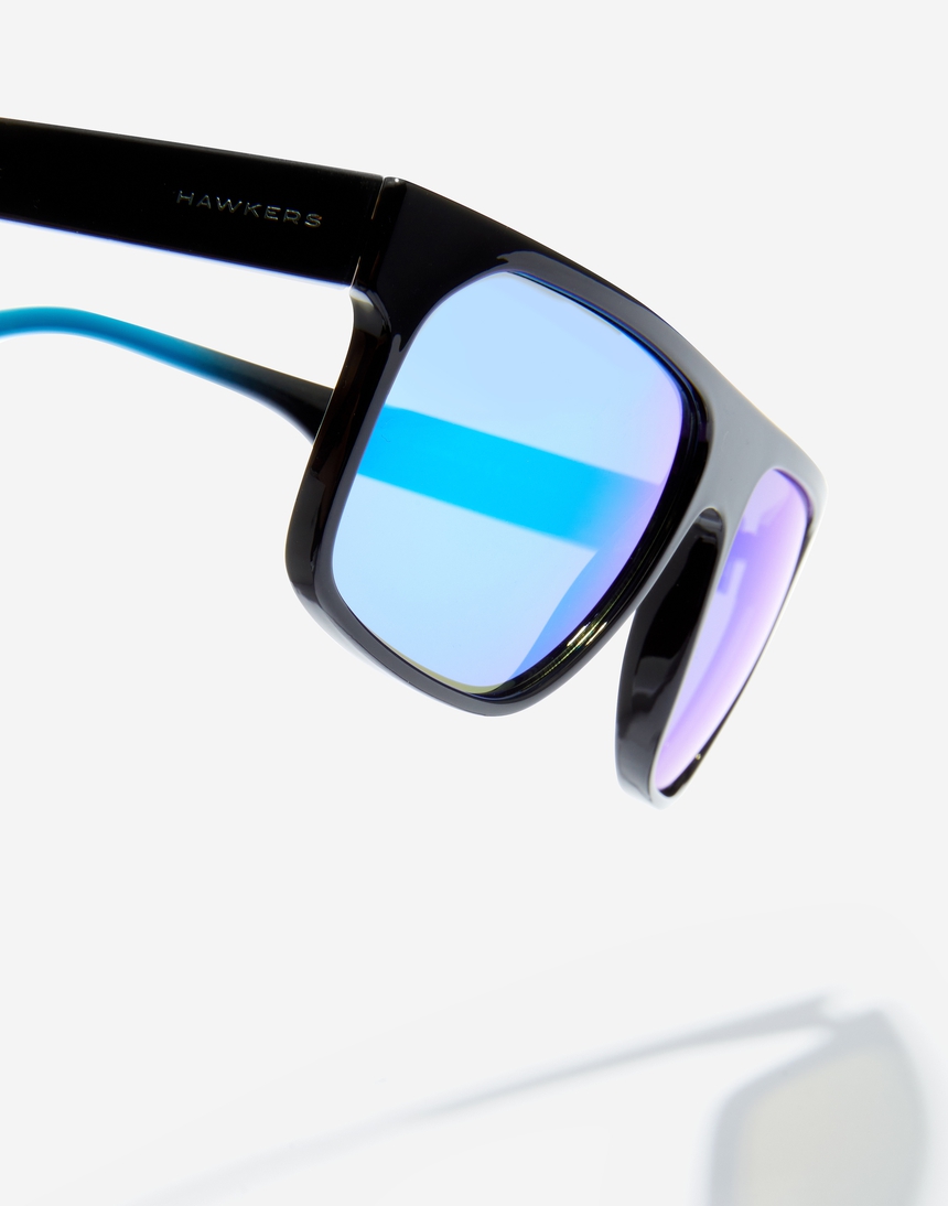 Hawkers CHEEDO - DIAMOND BLUE FUSION master image number 4.0