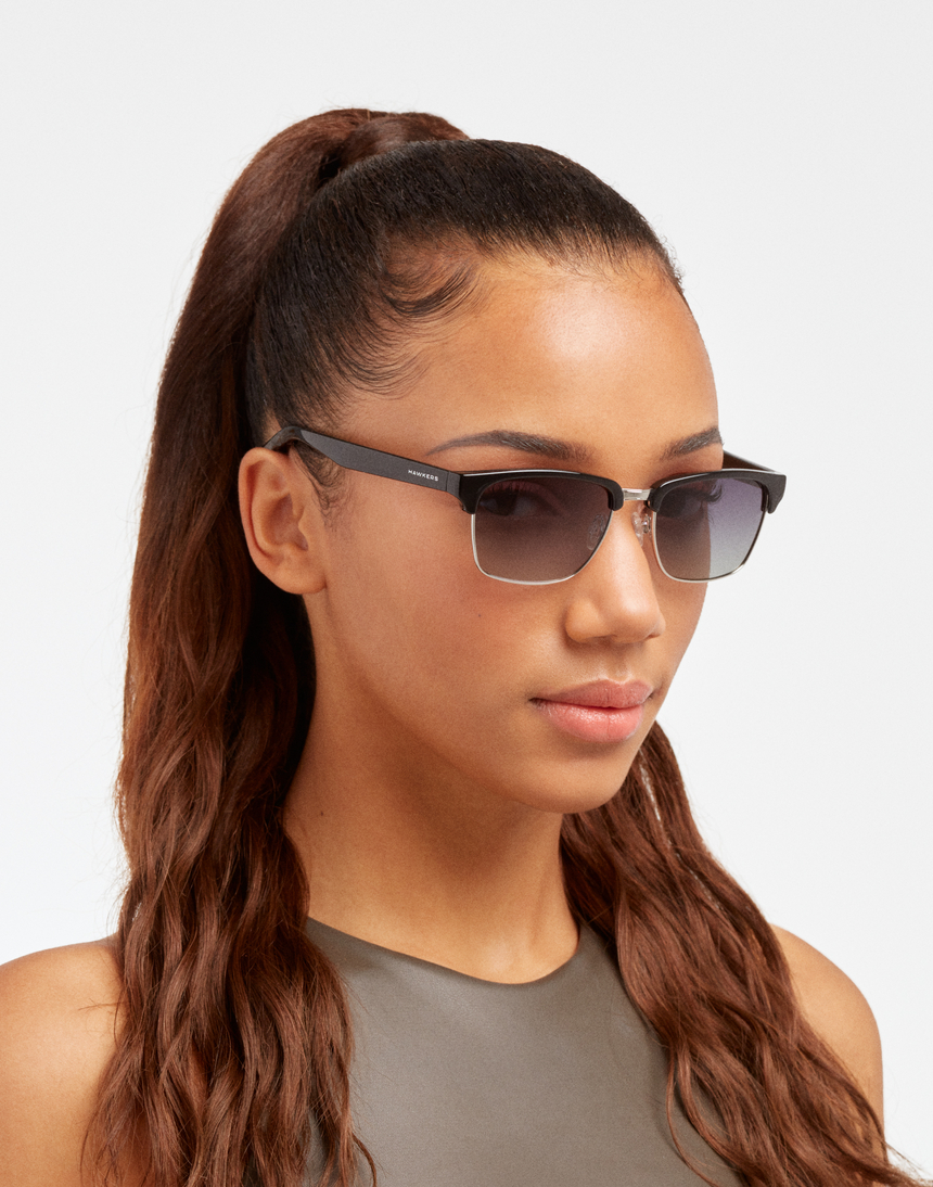 Hawkers CLASSIC VALMONT - POLARIZED BLACK GRADIENT master image number 6.0
