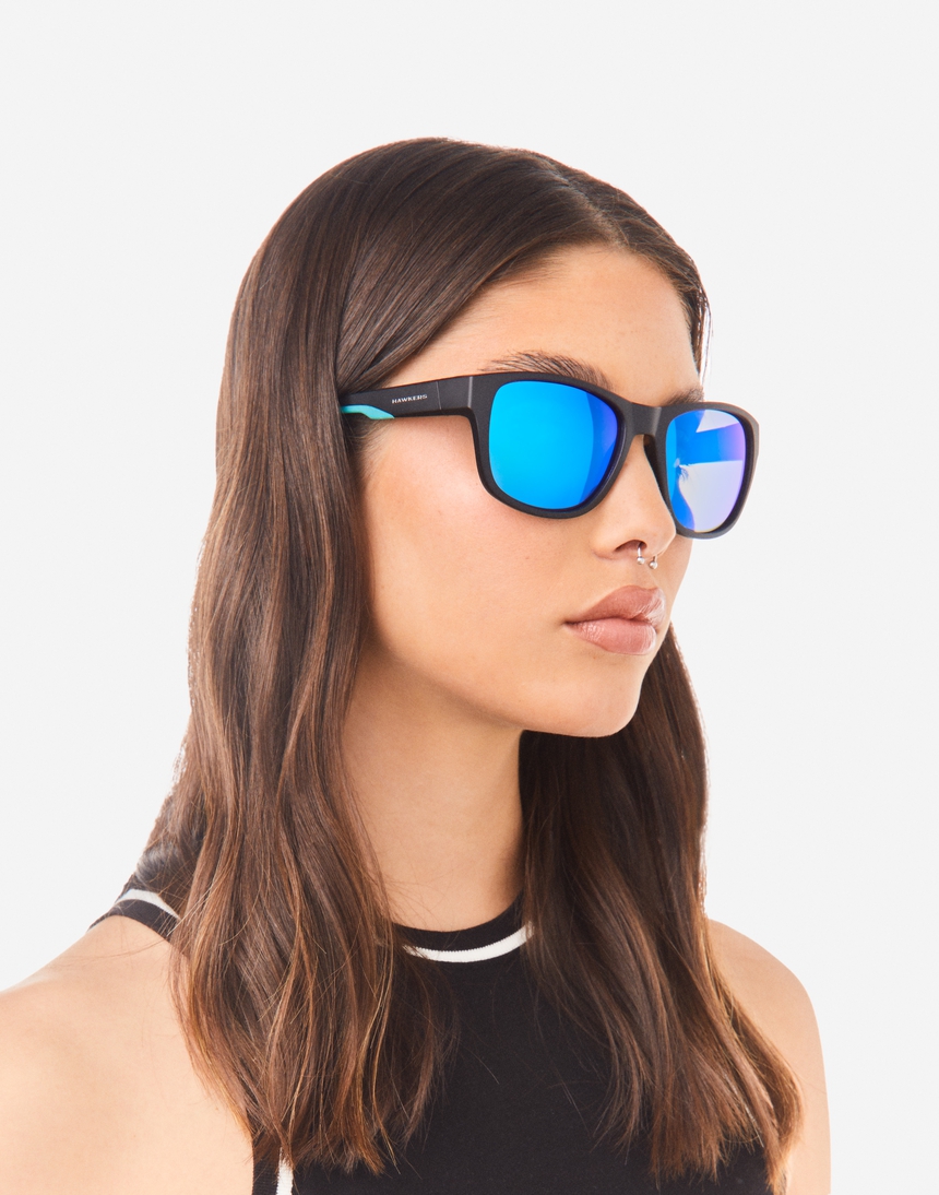 Hawkers OWENS - POLARIZED BLACK CLEAR BLUE master image number 6.0