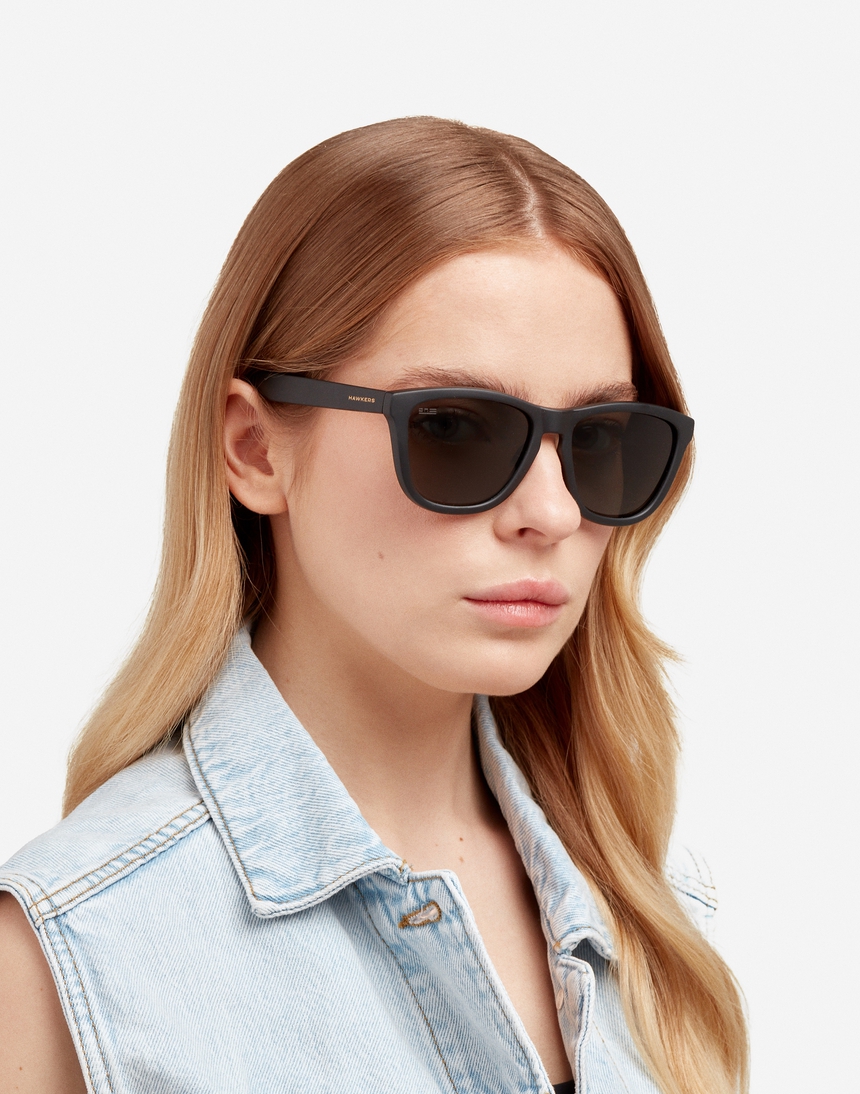 Hawkers ONE - POLARIZED BLACK DARK master image number 6.0