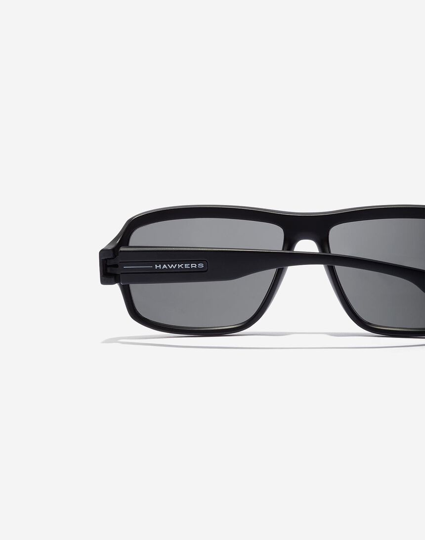 Hawkers F18 - POLARIZED BLACK master image number 4.0