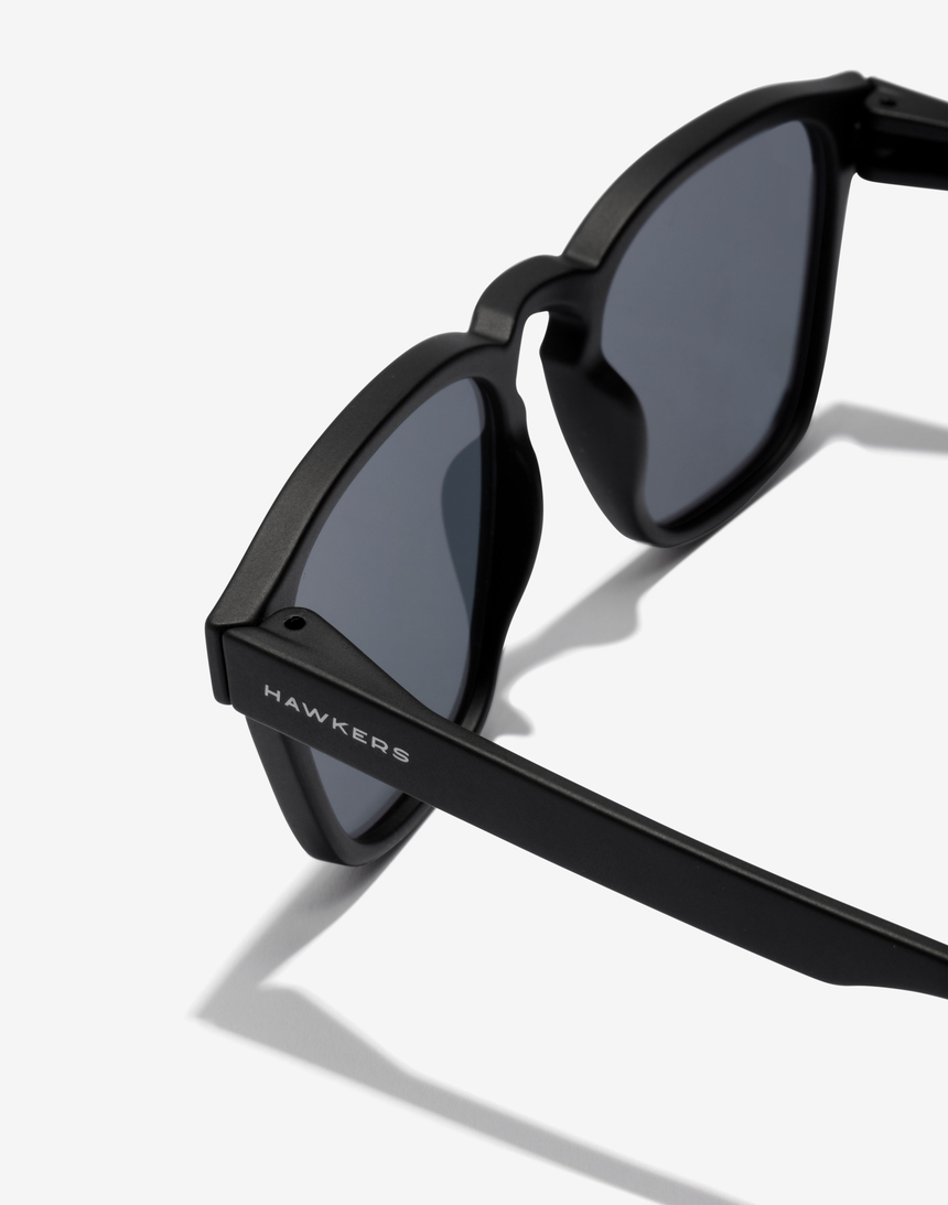 Hawkers Polarized Black Classy master image number 3