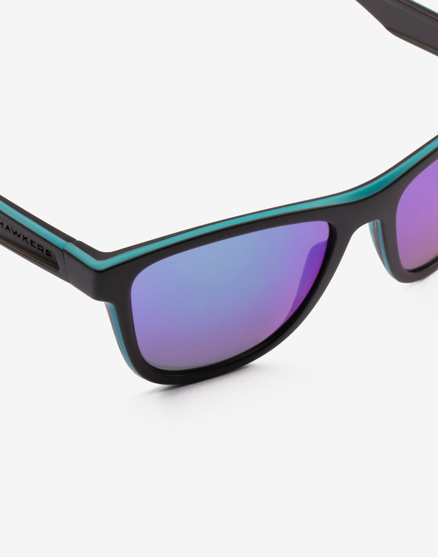 Hawkers Polarized Black Green Rubber Emerald ONE S master image number 5.0