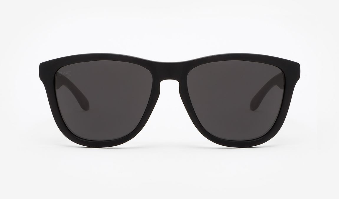 Hawkers Polarized Carbon Black Dark One master image number 1