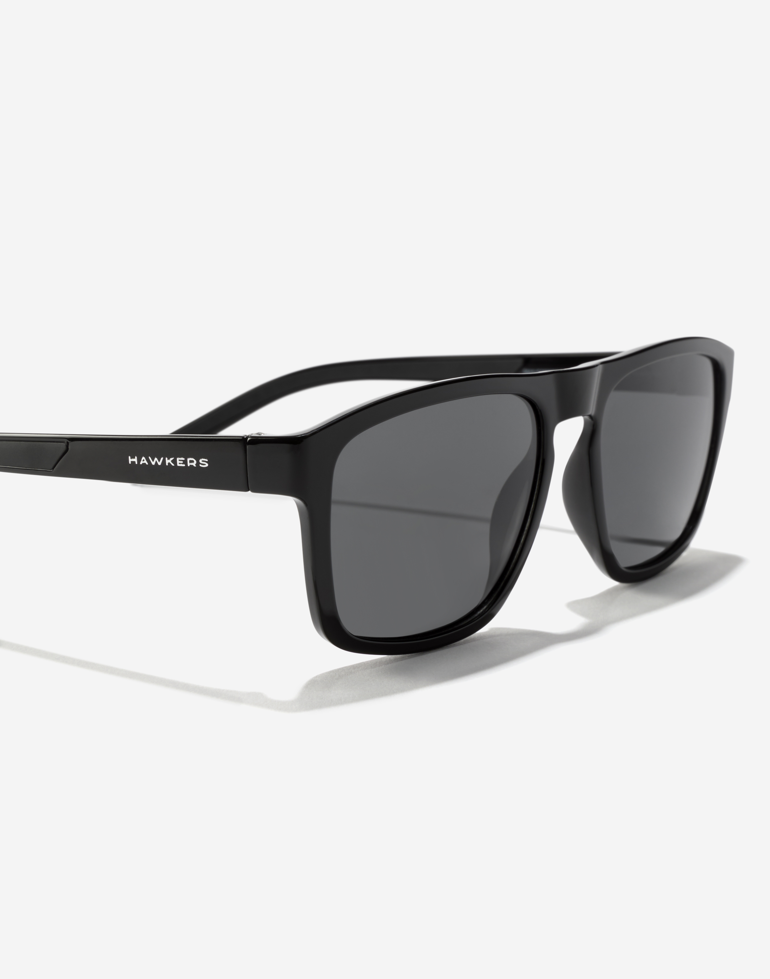 Sunglasses Hawkers LION - POLARIZED BLACK DARK
