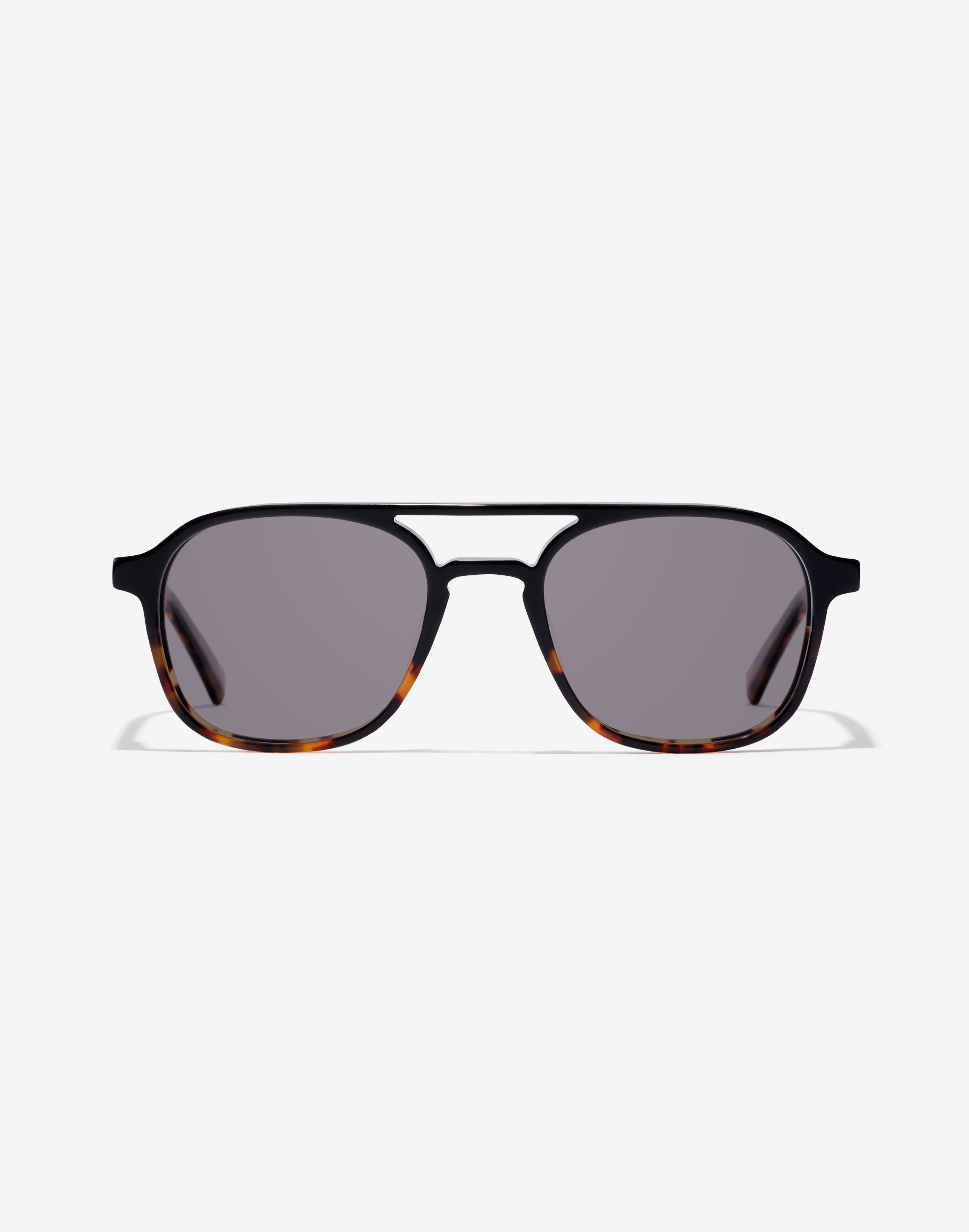 /on/demandware.static/-/Sites-Master-Catalog-Graduadas/default/dw85a2b303/images/modal_colored/hawkers_eyewear-black-carey-hunter-HHUN20C0XV-grey.jpg