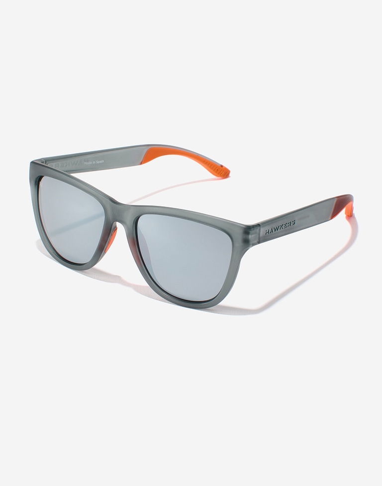 Sunglasses Hawkers ONE SPORT RAW - POLARIZED GREY SMOKE CHROME