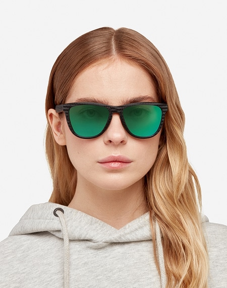 Nos Lunettes de Soleil Hawkers ONE RAW CARBON FIBER - POLARIZED EMERALD