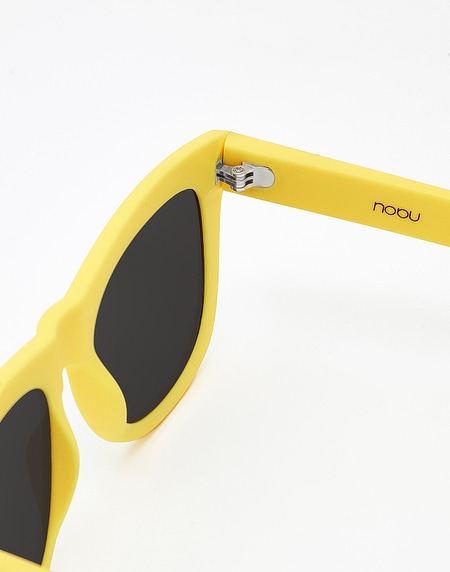 Nos Lunettes de Soleil Hawkers RUBBER YELLOW DARK NOBU