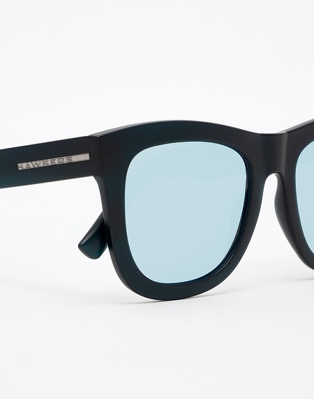 Nos Lunettes de Soleil Hawkers FROZEN HELENICO - BLUE CHROME NOBU
