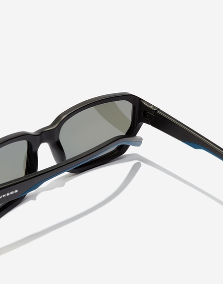 Sunglasses Hawkers BOLT - POLARIZED BLACK BLUE SKY