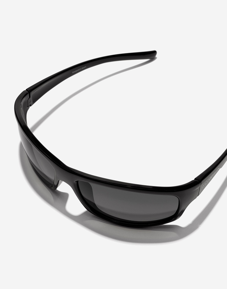 Sunglasses Hawkers BOOST - POLARIZED BLACK DARK