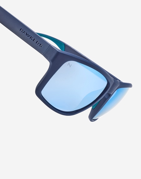 Nos Lunettes de Soleil HAWKERS FASTER SPORT RAW - NAVY BLUE CHROME