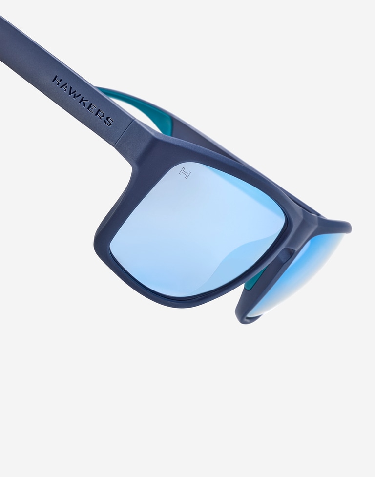 Nos Lunettes de Soleil HAWKERS FASTER SPORT RAW - NAVY BLUE CHROME