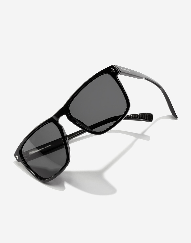 Nos Lunettes de Soleil Hawkers DUST - POLARIZED BLACK DARK