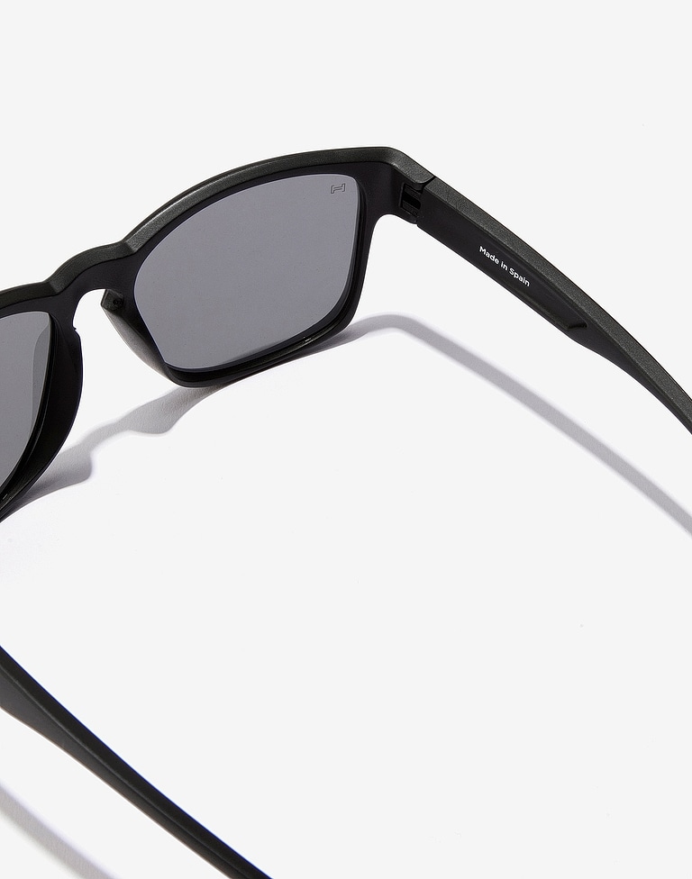 Sunglasses Hawkers CORE RAW - POLARIZED BLACK