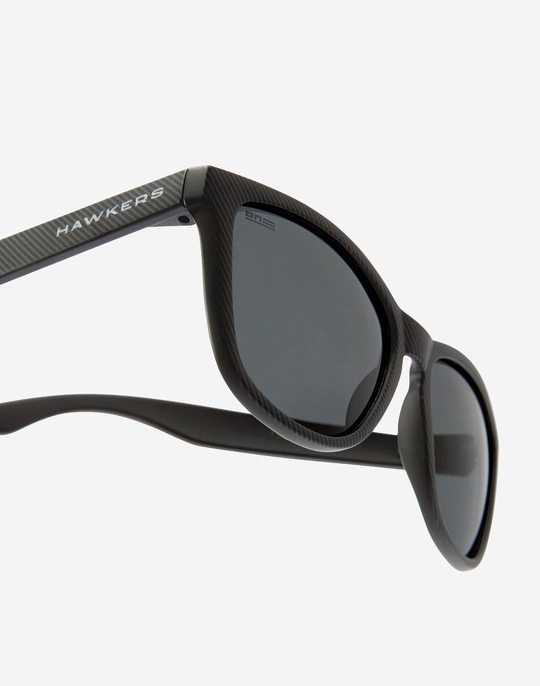 Nos Lunettes de Soleil Hawkers ONE - POLARIZED CARBONO DARK