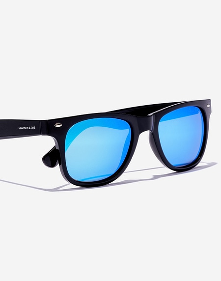 Hawkers sunglasses SLATER - POLARIZED BLACK BLUE