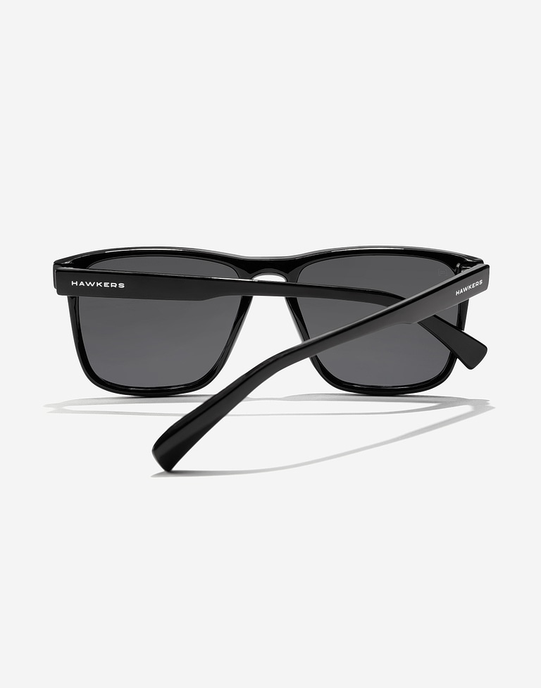 Nos Lunettes de Soleil Hawkers DUST - POLARIZED BLACK DARK