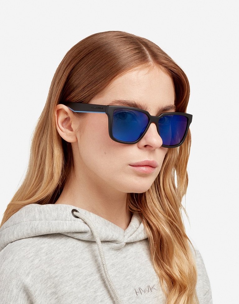 Sunglasses Hawkers CARBON BLACK - SKY MOTION