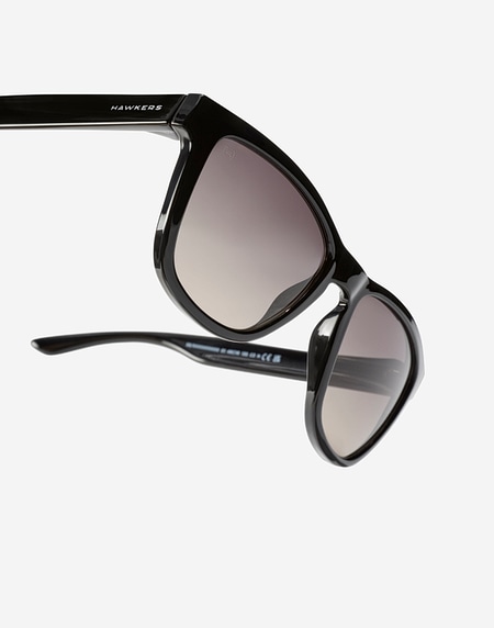 Sunglasses Hawkers ONE XS - BLACK SMOKY BLACK
