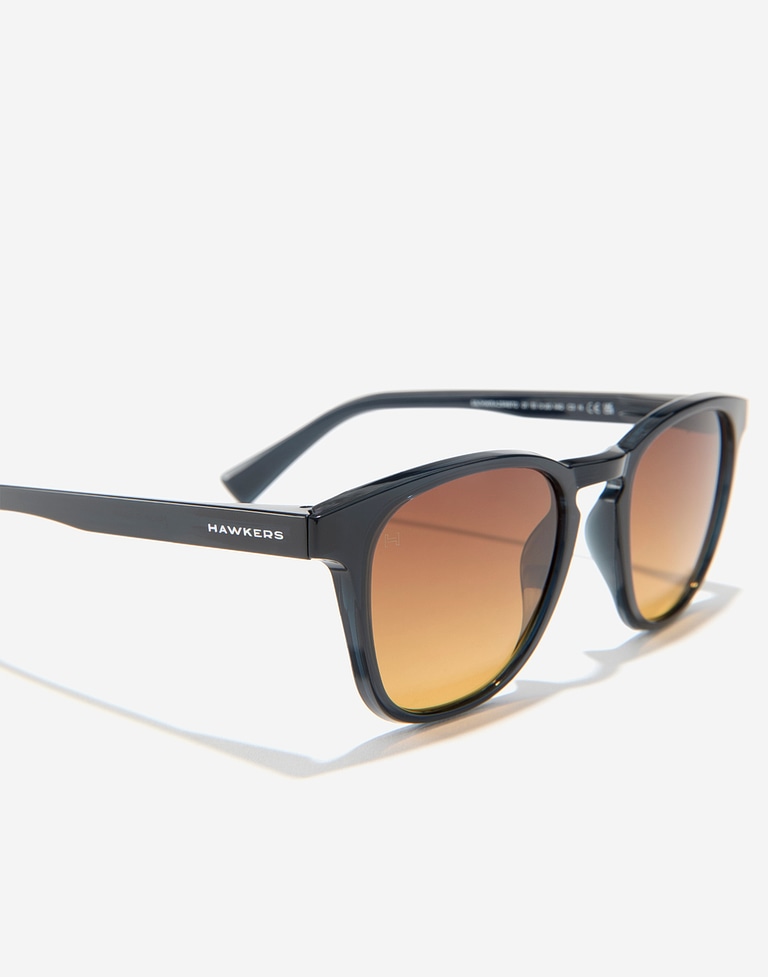 Nos Lunettes de Soleil Hawkers CLASSY RAW - LAKE BLUE TOBACCO