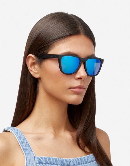 Lentes de sol Hawkers ONE RAW - POLARIZED BLACK CLEAR BLUE