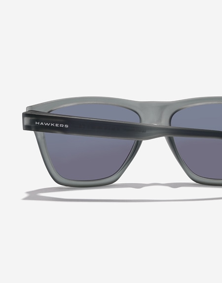 Sunglasses Hawkers ONE LS RAW - POLARIZED GREY BLUE CHROME