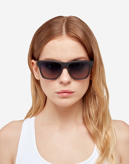 Sunglasses Hawkers ONE LS RAW - POLARIZED BLACK SLATE PEACH