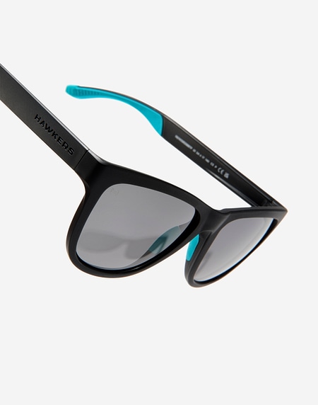 Sunglasses Hawkers ONE SPORT RAW - POLARIZED BLACK DARK