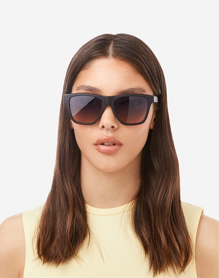 Sunglasses Hawkers ONE LS RAW - BLACK BLUE TO PEACH