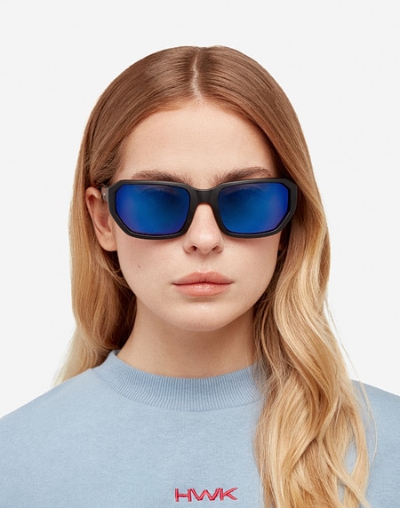Sunglasses Hawkers BOLT - POLARIZED BLACK BLUE SKY