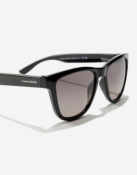 Sunglasses Hawkers ONE XS - BLACK SMOKY BLACK