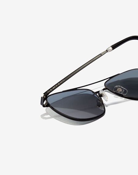 Sunglasses Hawkers BLACK DARK PILOTA