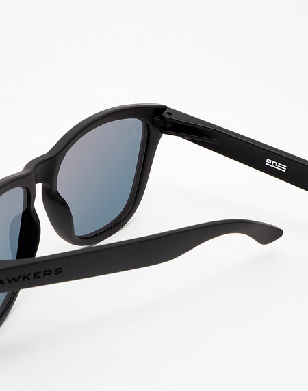 Nos Lunettes de Soleil Hawkers CARBON BLACK - DAYLIGHT ONE